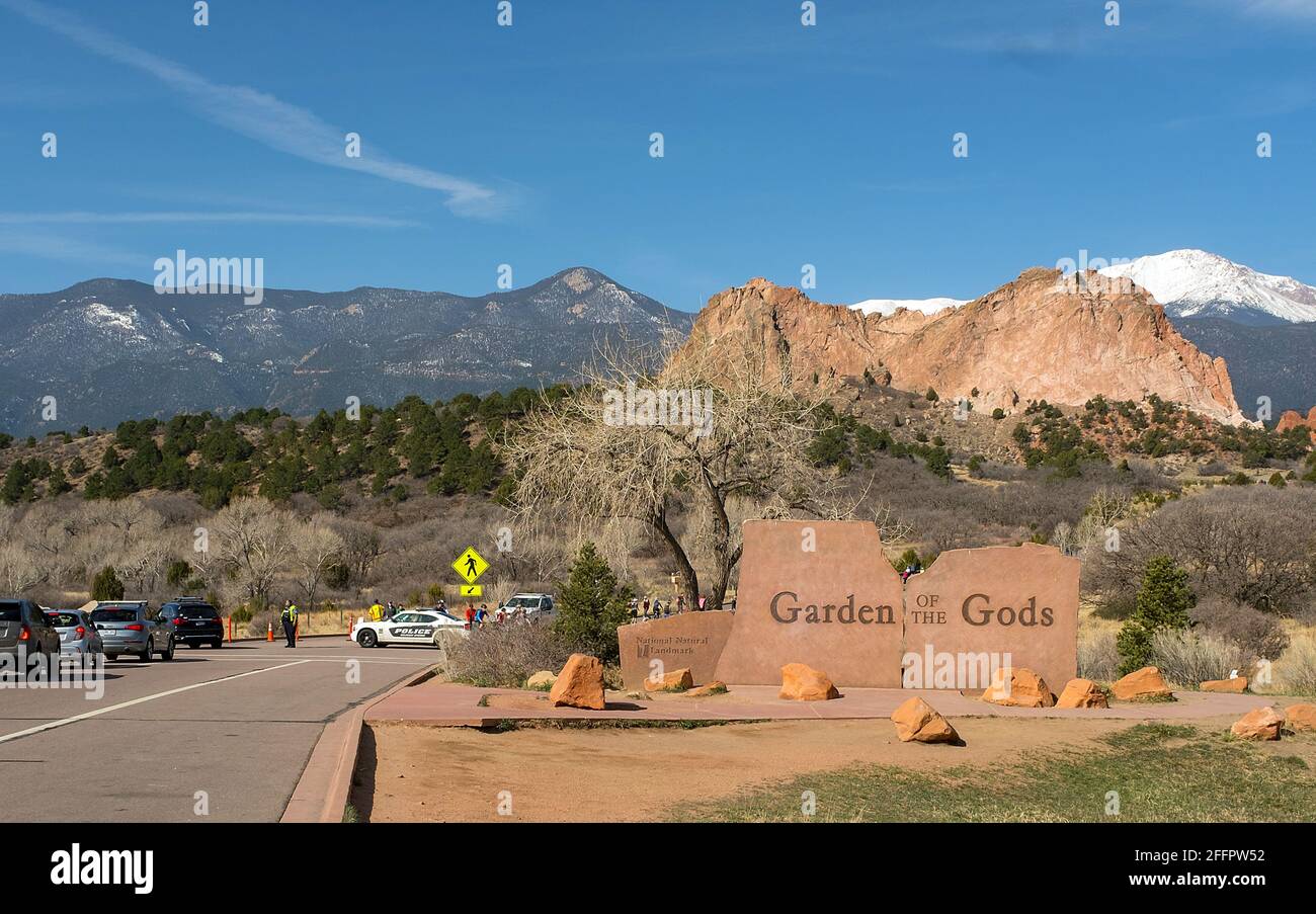 Colorado Springs, Colorado, États-Unis. 24 avril 2021 : chaque printemps, autour du jour de la Terre, le département des Parcs, des Loisirs et des Services culturels de Colorado Springs déclare une « matinée sans âme » dans le jardin des Dieux. Les routes sont laissées vides et les amoureux de la nature sont invités à profiter du parc totalement sous la puissance humaine. Colorado Springs, Colorado crédit: CAL Sport Media/Alay Live News Banque D'Images
