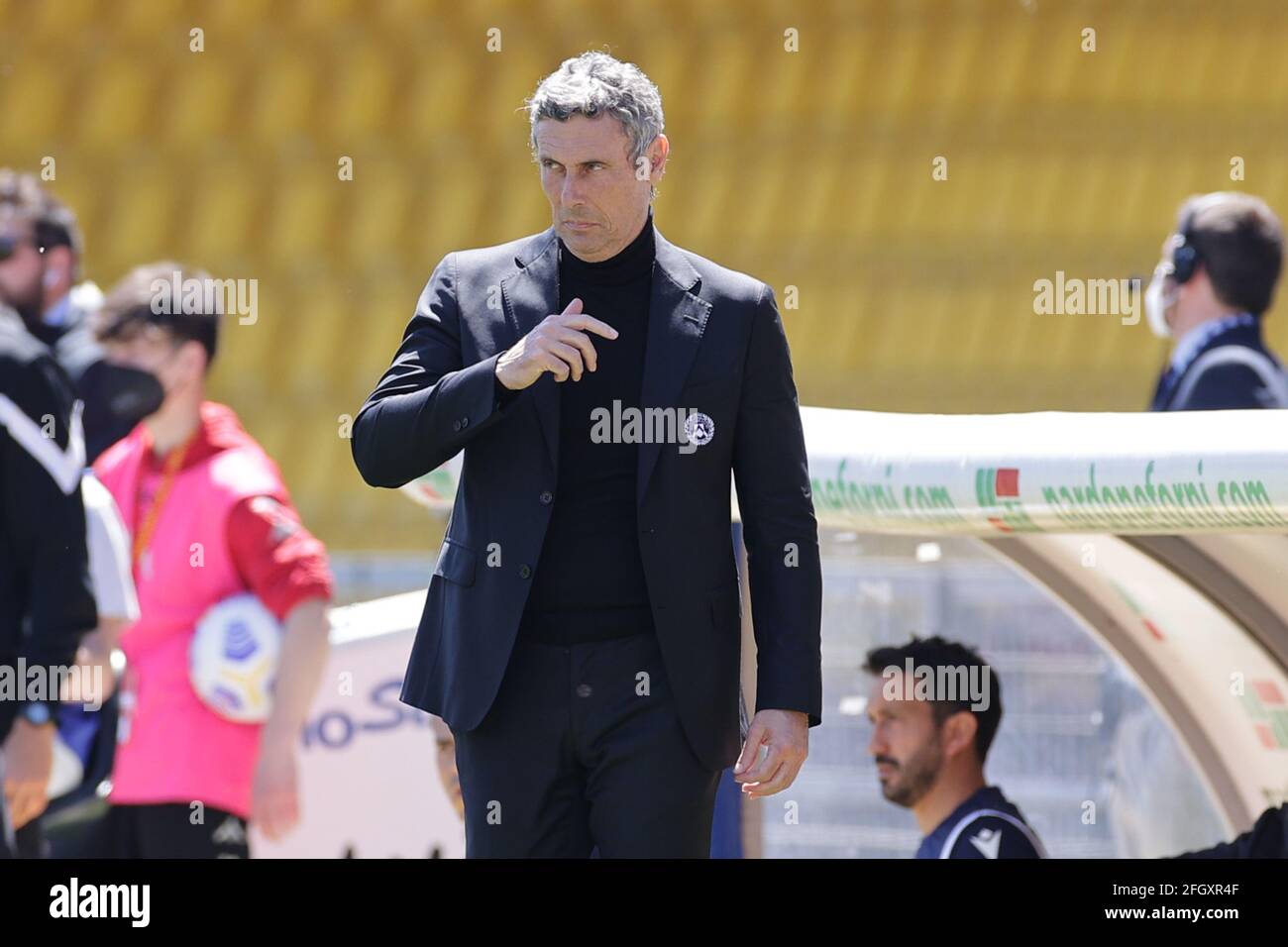 Benevento, Italie. 25 avril 2021. Luca Gotti entraîneur d'Udinese Calcio réagit pendant la série UN match de football entre Benevento Calcio et Udinese Calcio au stade Ciro Vigorito à Benevento (Italie), le 25 avril 2021. Photo Cesare Purini/Insidefoto crédit: Insidefoto srl/Alay Live News Banque D'Images