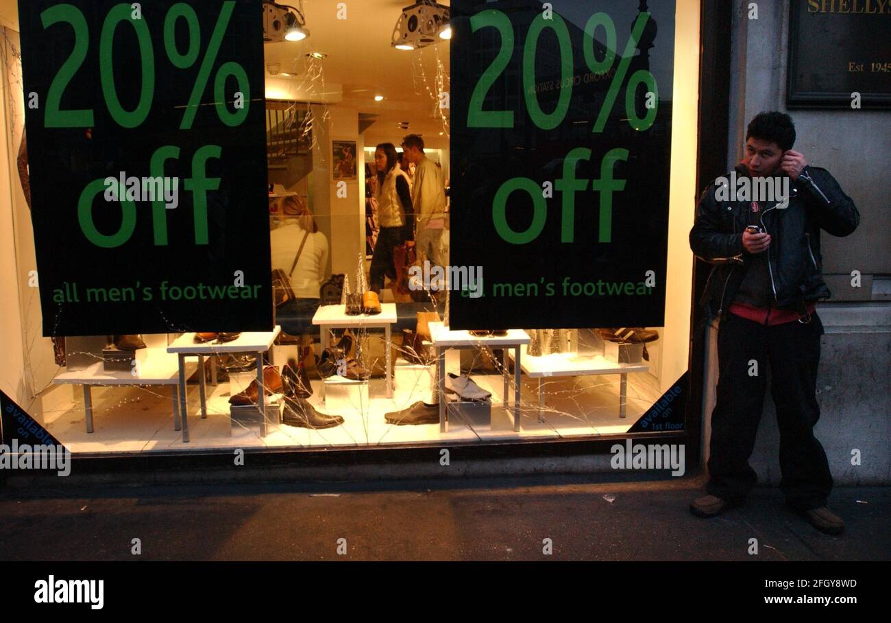 VENTES DE NOËL À OXFORD ST,LONDRES.3/12/04 PILSTON Banque D'Images VENTES DE NOËL À OXFORD ST,LONDRES.3/12/04 PILSTON Banque D'Images