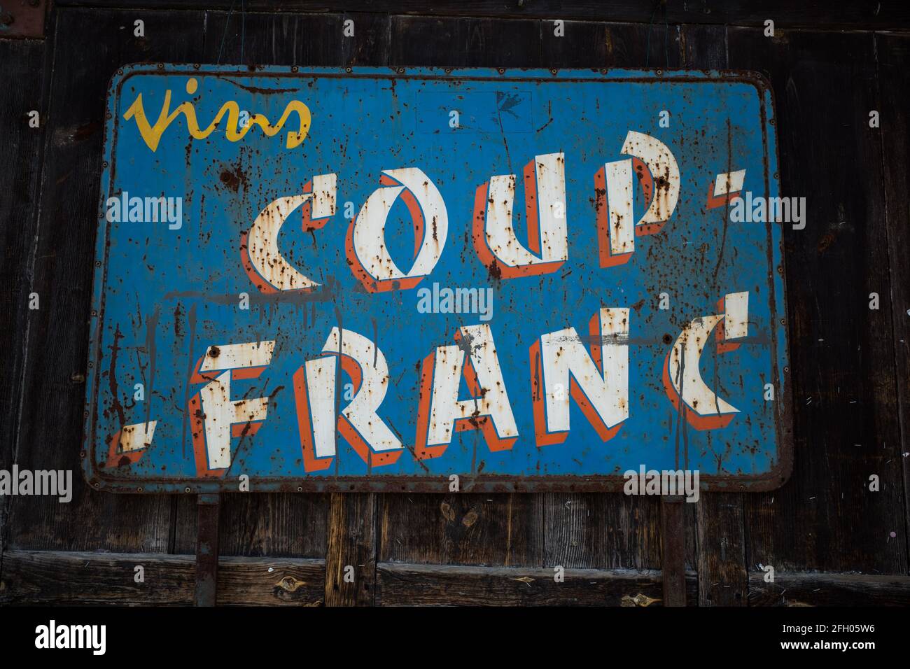 PUBLICITÉ VINTAGE POUR LE VIN 'PUTSCH FRANC' FRANCE - VINTAGE FRANÇAIS - RÉTRO FRANÇAIS © F.BEAUMONT Banque D'Images