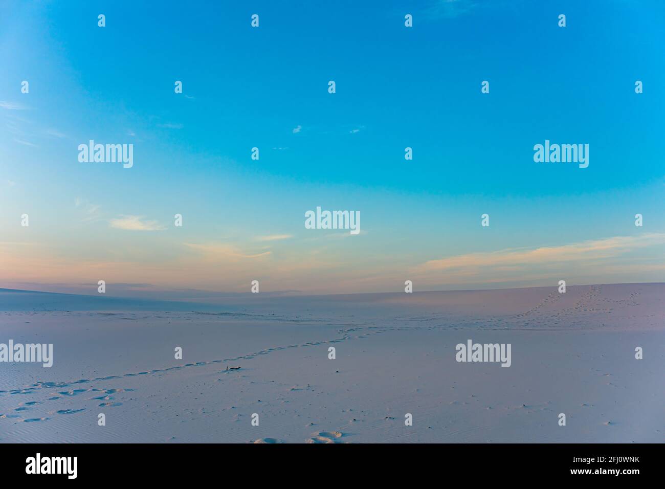 Côte de sable azur le matin de l'océan Pacifique Banque D'Images