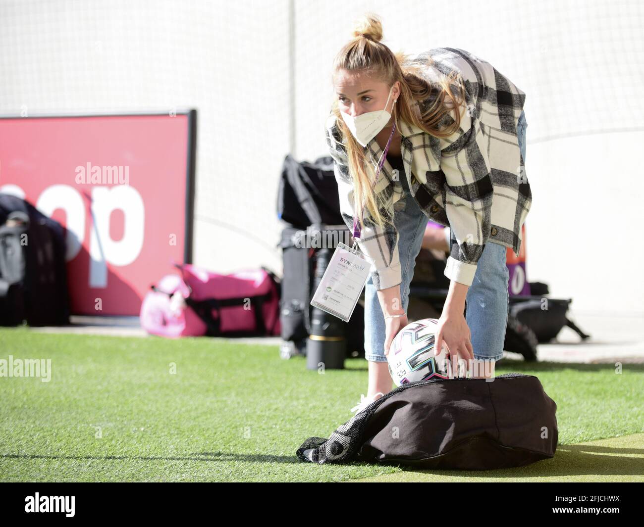 Munich, Allemagne. 25 avril 2021. Giulia Gwinn (7 FC Bayern Muenchen) au cours du match de l'UEFA Womens Champions League entre le FC Bayern Munich et le FC Chelsea à Munich, campus du FC Bayern, Allemagne. Crédit: SPP Sport presse photo. /Alamy Live News Banque D'Images