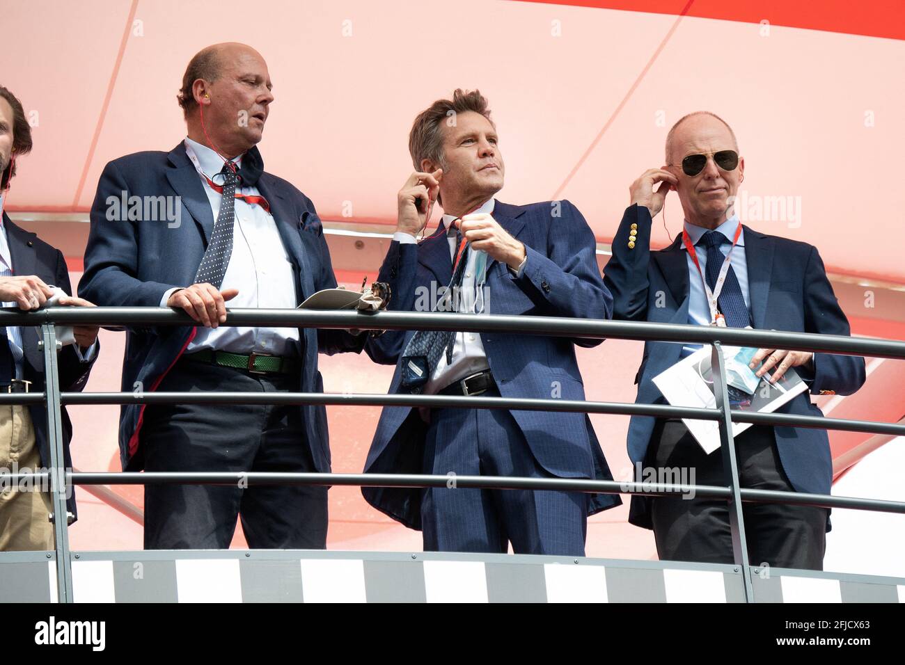 Le Prince Serge et Michel de Yougoslavie posent avec leur cousin Emmanuel-Philibert de Savoie lors du 12ème Grand Prix historique de Monaco le 25 avril 2021 à Monte-Carlo, Monaco. Photo de David Niviere / ABACAPRESS.COM Banque D'Images Le Prince Serge et Michel de Yougoslavie posent avec leur cousin Emmanuel-Philibert de Savoie lors du 12ème Grand Prix historique de Monaco le 25 avril 2021 à Monte-Carlo, Monaco. Photo de David Niviere / ABACAPRESS.COM Banque D'Images