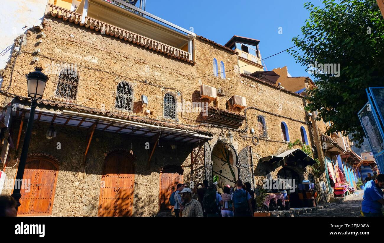 Un restaurant à Chefchaouen, au Maroc, une ville bleue perchée sur une colline Banque D'Images