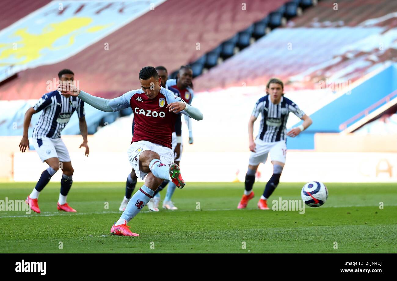 Anwar El Ghazi d'Aston Villa marque le premier but du match de sa partie lors du match de la Premier League à Villa Park, Birmingham. Date de la photo: Dimanche 25 avril 2021. Banque D'Images Anwar El Ghazi d'Aston Villa marque le premier but du match de sa partie lors du match de la Premier League à Villa Park, Birmingham. Date de la photo: Dimanche 25 avril 2021. Banque D'Images