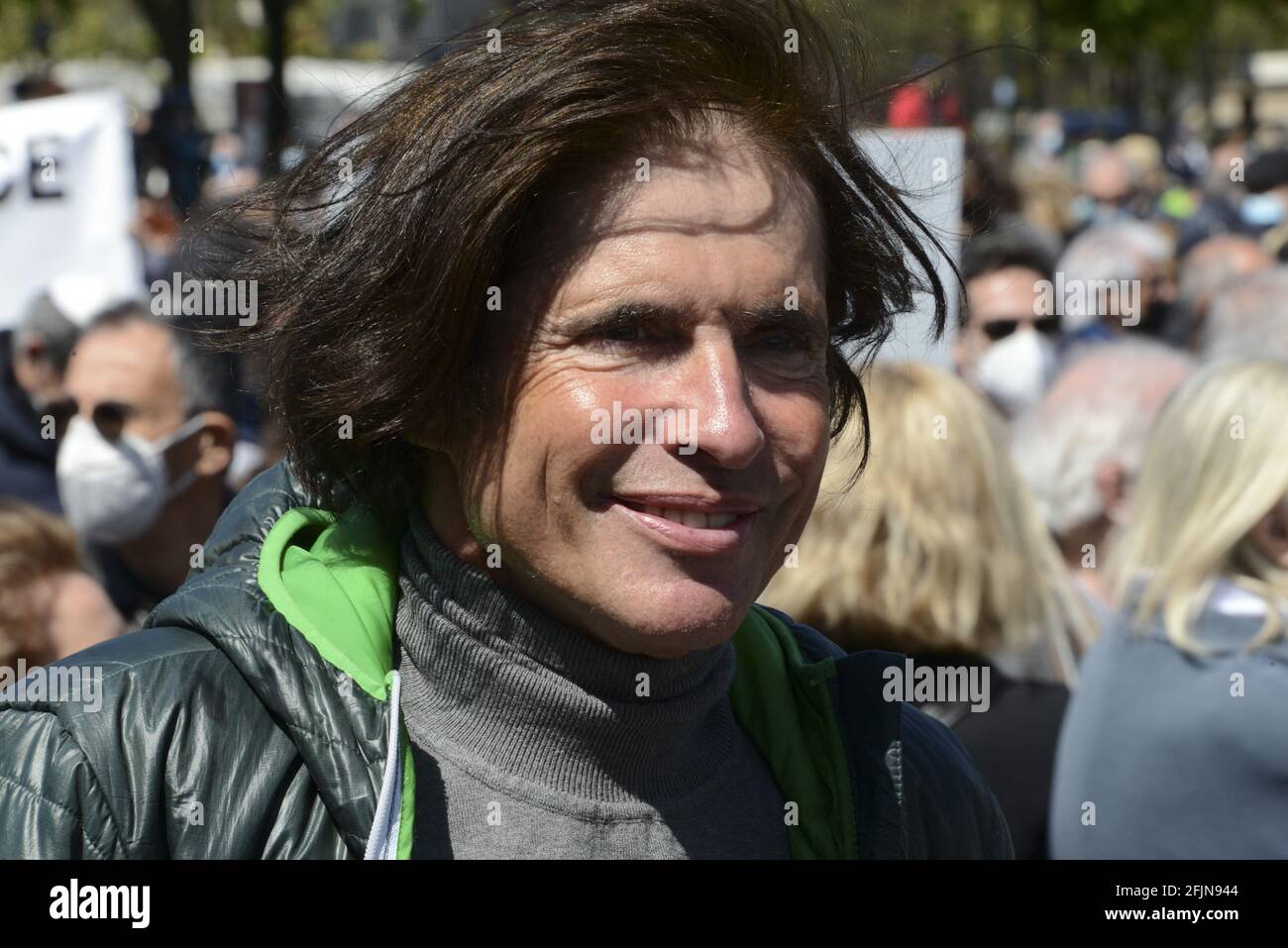 Arno Klarsfeld lors de la manifestation pour demander justice à Sarah Halimi sur le Trocadéro plaza à Paris le 25 avril 2021. Halimi, une juive orthodoxe de 65 ans, mourut en 2017 après avoir été poussée hors de la fenêtre de son appartement parisien par le voisin Traore, 27 ans, qui cria 'Allahu Akbar' ('Dieu est grand' en arabe). Traore, un gros fumeur de cannabis, est en soins psychiatriques depuis la mort de Halimi et il y reste après la décision. Photo de Georges Darmon/avenir photos/ABACAPRESS.COM Banque D'Images