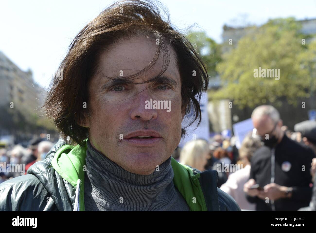 Arno Klarsfeld lors de la manifestation pour demander justice à Sarah Halimi sur le Trocadéro plaza à Paris le 25 avril 2021. Halimi, une juive orthodoxe de 65 ans, mourut en 2017 après avoir été poussée hors de la fenêtre de son appartement parisien par le voisin Traore, 27 ans, qui cria 'Allahu Akbar' ('Dieu est grand' en arabe). Traore, un gros fumeur de cannabis, est en soins psychiatriques depuis la mort de Halimi et il y reste après la décision. Photo de Georges Darmon/avenir photos/ABACAPRESS.COM Banque D'Images