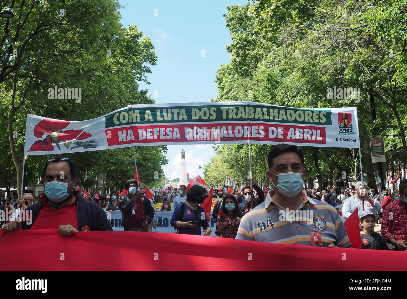 Lisbonne Portugal 25 Avril 21 25 Avril 21 Portugal Lisbonne Des Milliers De Personnes Sont Descendues Av Liberdade Pour Commemorer Le 47e Anniversaire De La Revolution De La Carnation De La Carnation