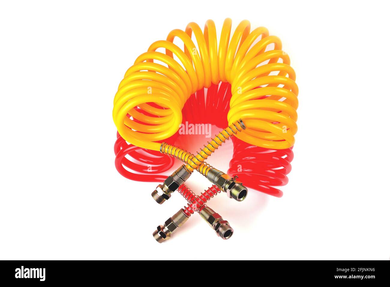 flexible pneumatique d'un chariot pour fournir de l'air comprimé d'un tracteur à une remorque, accessoires de voiture, pièces de voiture, jaune et rouge, fond blanc clos Banque D'Images