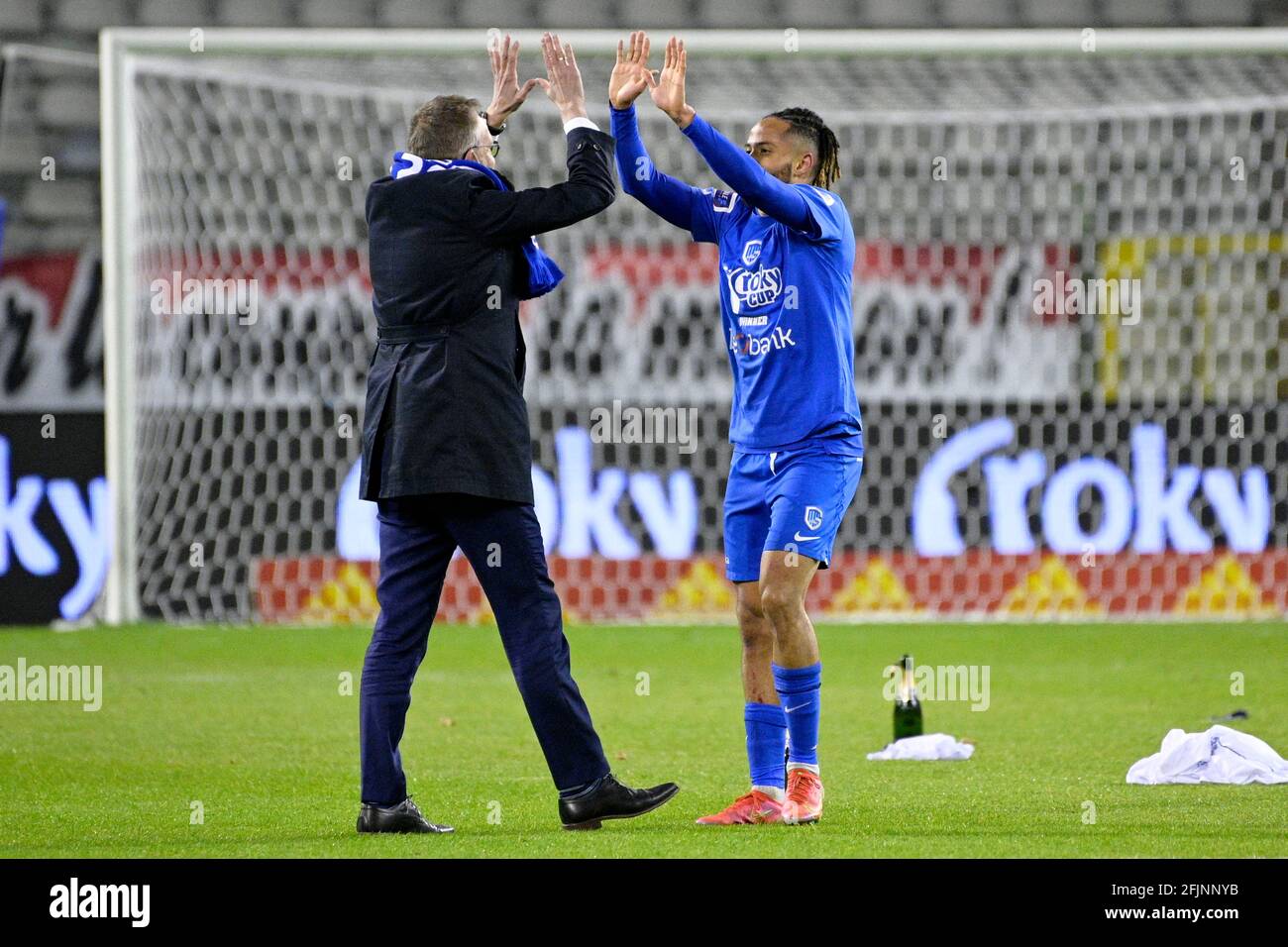 Peter Croonen, président de Genk, et Theo Bongonda, de Genk, célèbrent après Vainqueur de la finale de la coupe belge « Croky Cup » entre KRC Genk Et Standard de Lieg Banque D'Images