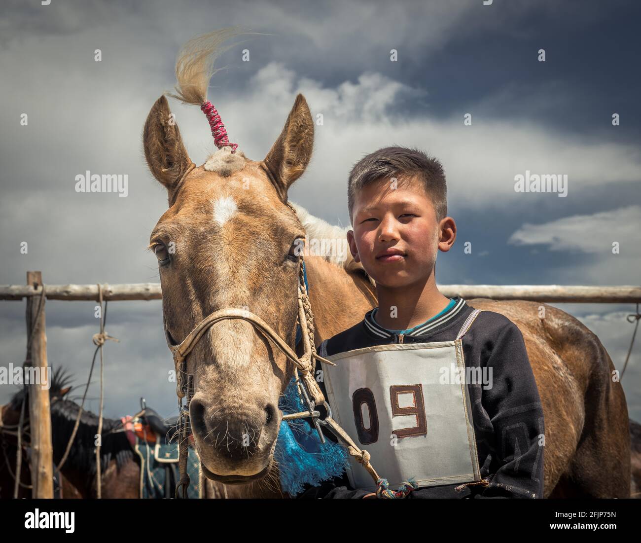 Garçon à la course hippique, province d'Arkhangai, Mongolie Banque D'Images