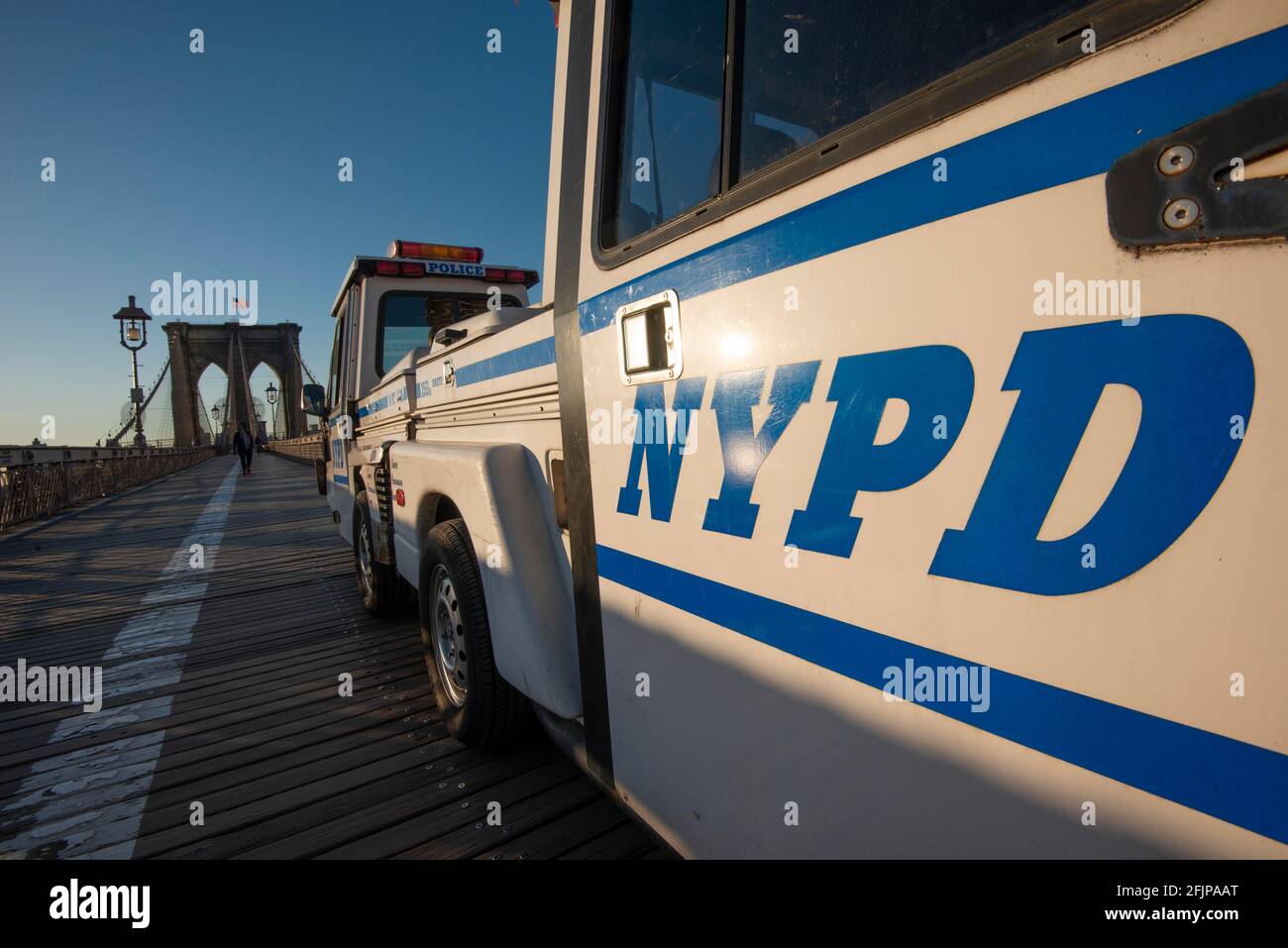 Voiture de police, département de police de New York, NYPD, pont de Brooklyn, Manhattan, New York, New York, États-Unis Banque D'Images