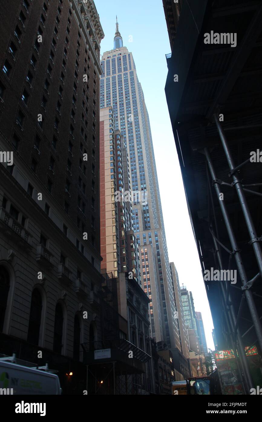 New York, États-Unis. 23 Avril 2021. L'Empire State Building (M) Est L ...