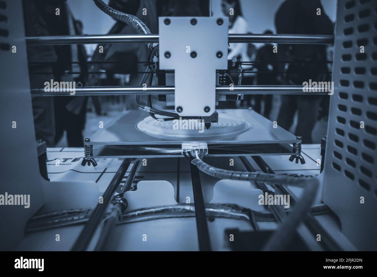 Processus de travail de l'imprimante 3D et de création d'une imprimante en  trois dimensions objet Photo Stock - Alamy