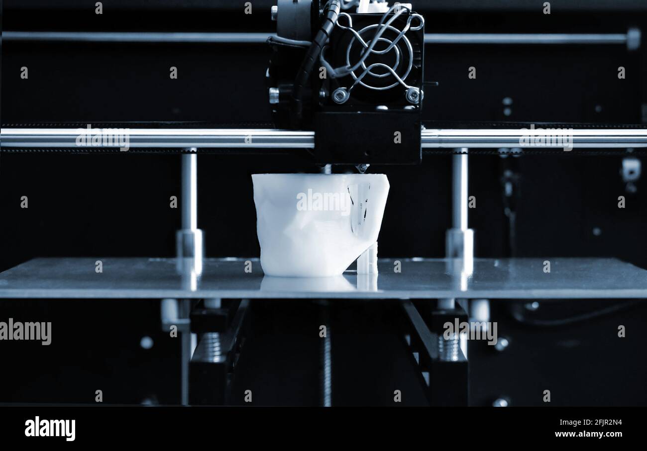 Objets imprimés par une imprimante 3d. Imprimante 3D tridimensionnelle automatique Banque D'Images
