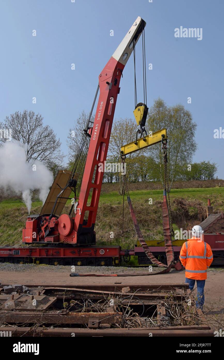 Le chemin de fer de Severn Valley fait appel à un vapeur de 30 tonnes de Cowans Sheldon grue construite en 1960 pour déplacer un réservoir d'eau de station pour la restauration Banque D'Images