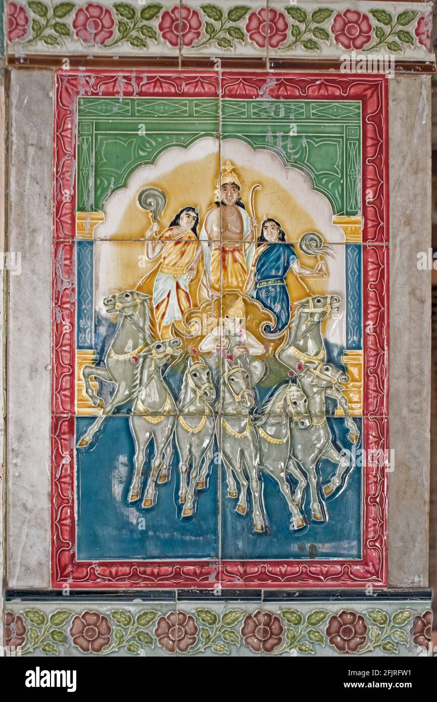 25 Nov 2008 peinture de carreaux de céramique japonais de la déité hindoue, Soorya Bhagwan Sun God, assis sur son char, à cheval sur ses sept steeds magnifiques, Banque D'Images