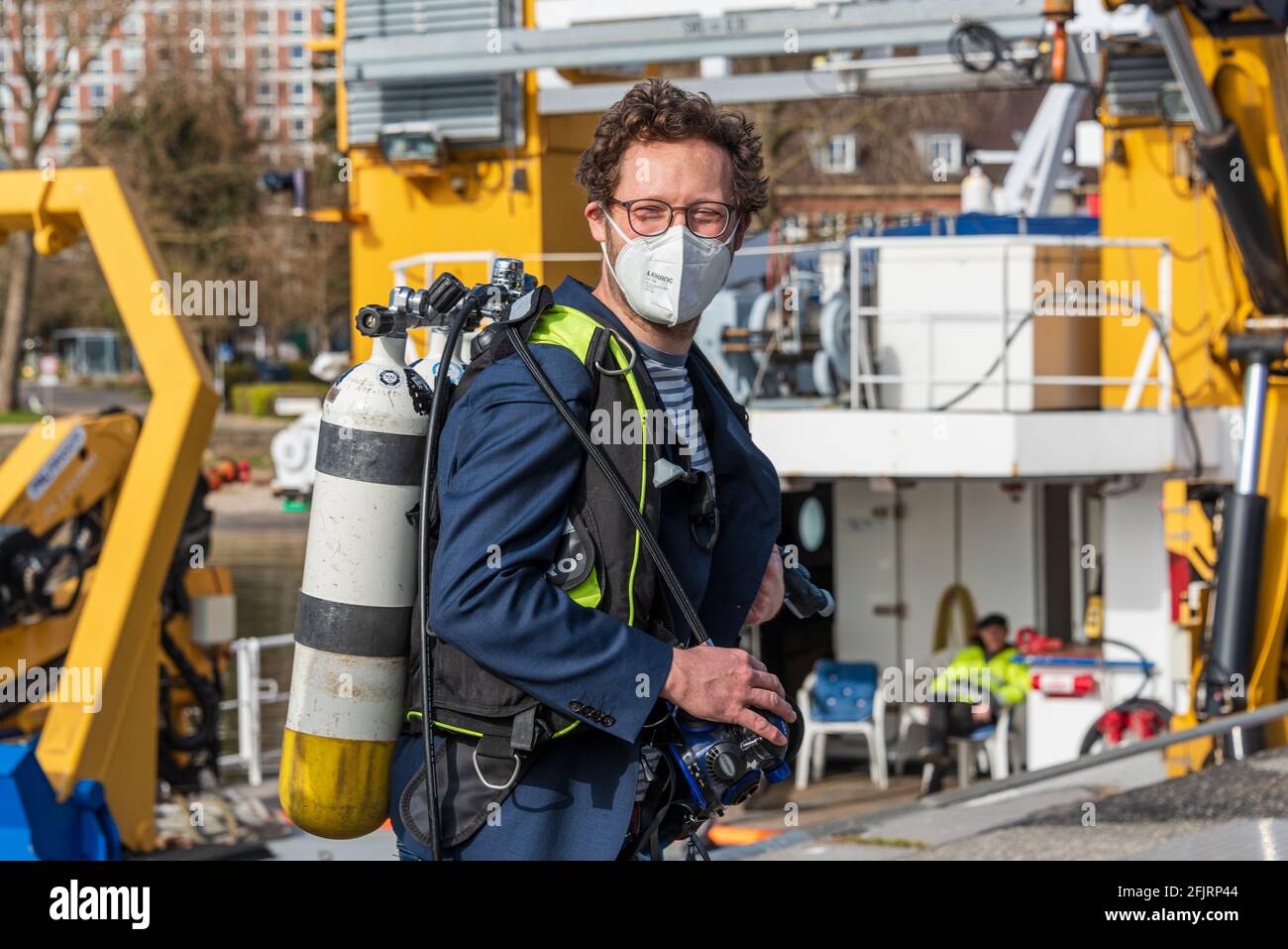 Kiel, Marinestützpunkt 26. Avril 2021 le ministre de l'Umweltminister Jan Philipp Albrecht besuchte heute vor dem Auslaufen das Gewässerschutzschiff Haithabu und das F Banque D'Images