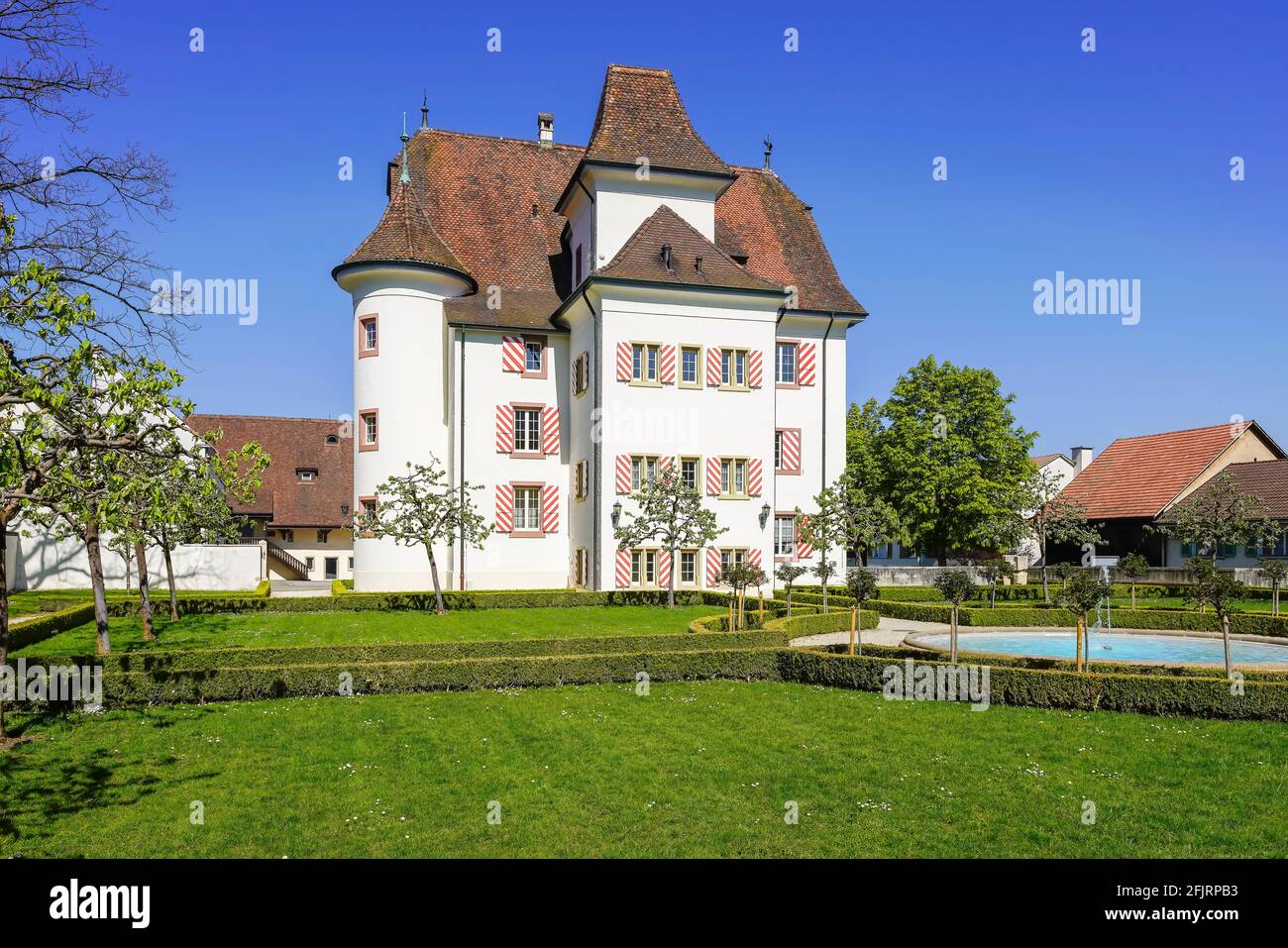 Château d'Aesch ou Château de Blarer, construit en 1605/06 (en allemand : Schloss Aesch) est un château de la commune suisse d'Aesch, dans le canton de Bâle-campagne. Banque D'Images