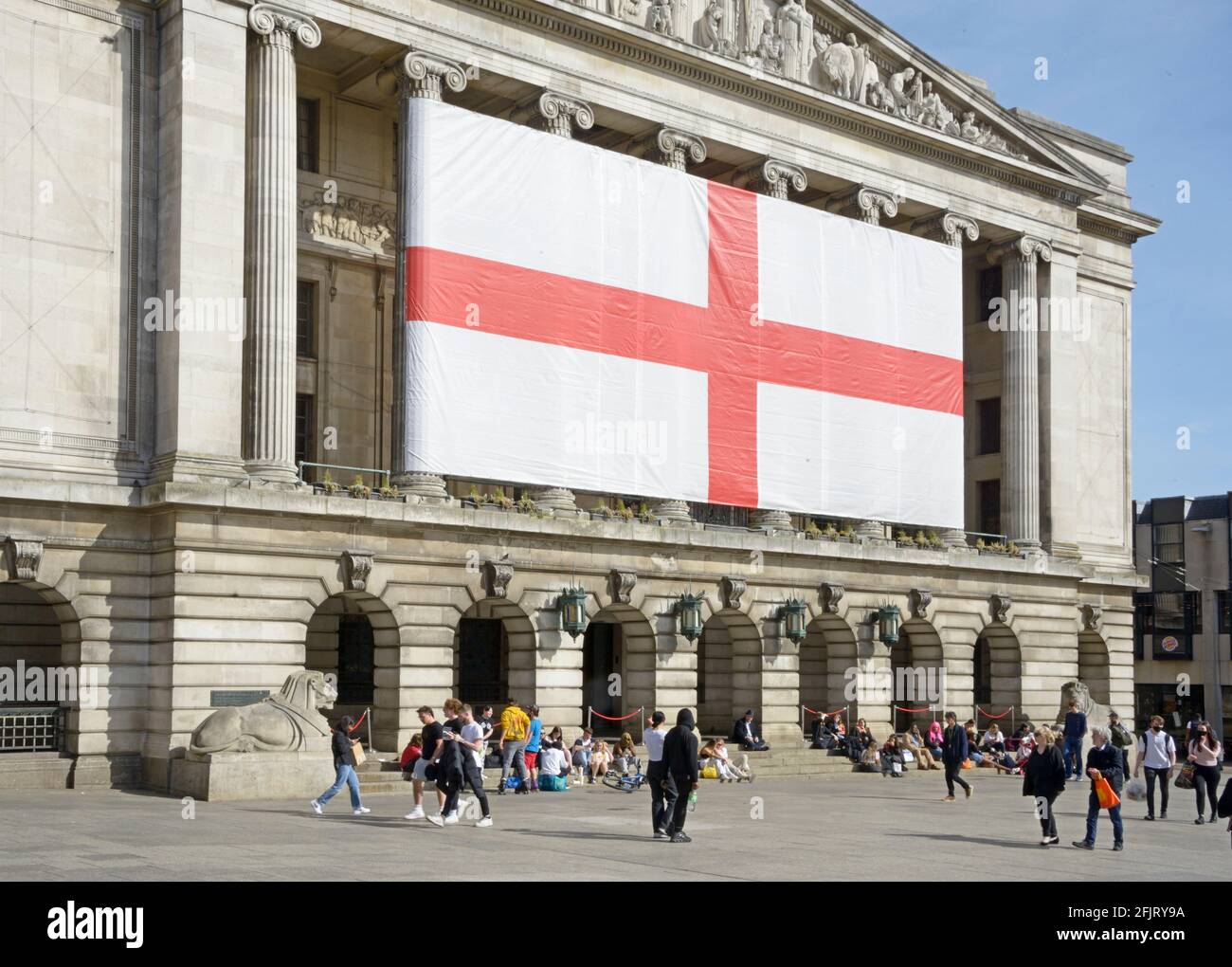Council House, Nottingham avec le drapeau de Saint-George. Banque D'Images
