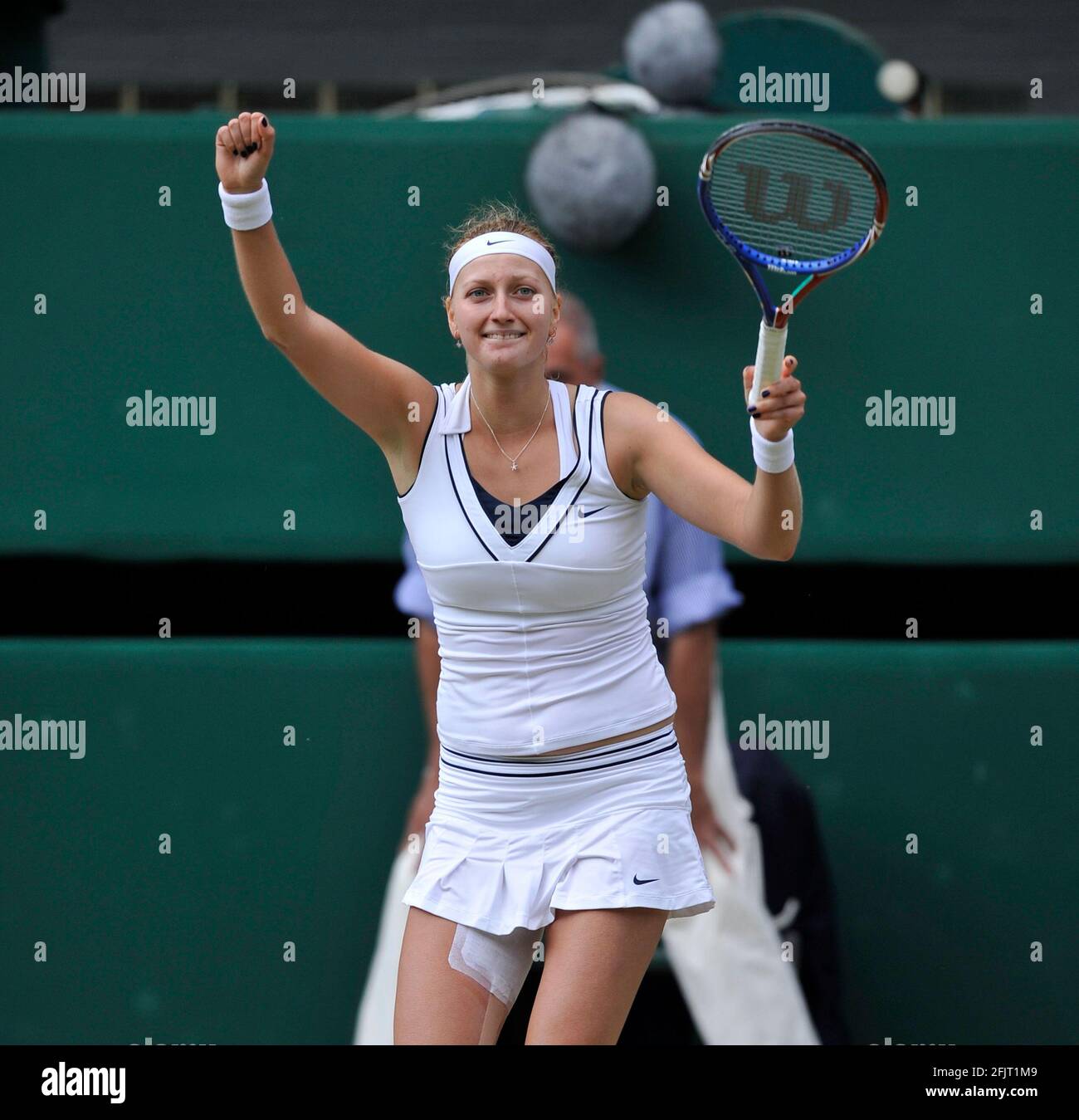 FINALE FEMME DE WIMBLEDON 2011 MARIA SHAROPOVE V PETRA KVITOVA. 1/7/2011. PHOTO DAVID ASHDOWN Banque D'Images