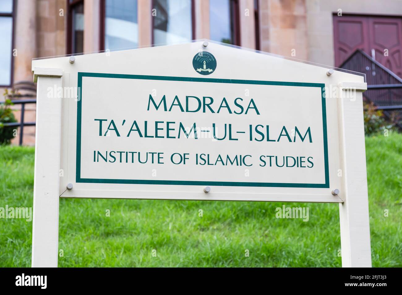 Madrasa Ta'Aleem-UL-Islam Institute of Islamic Studies Sign, Glasgow, Écosse, Royaume-Uni Banque D'Images