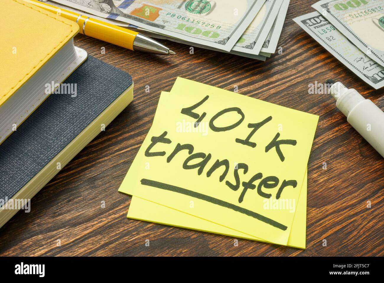 401k transfert à un autre régime de retraite signe et argent. Banque D'Images