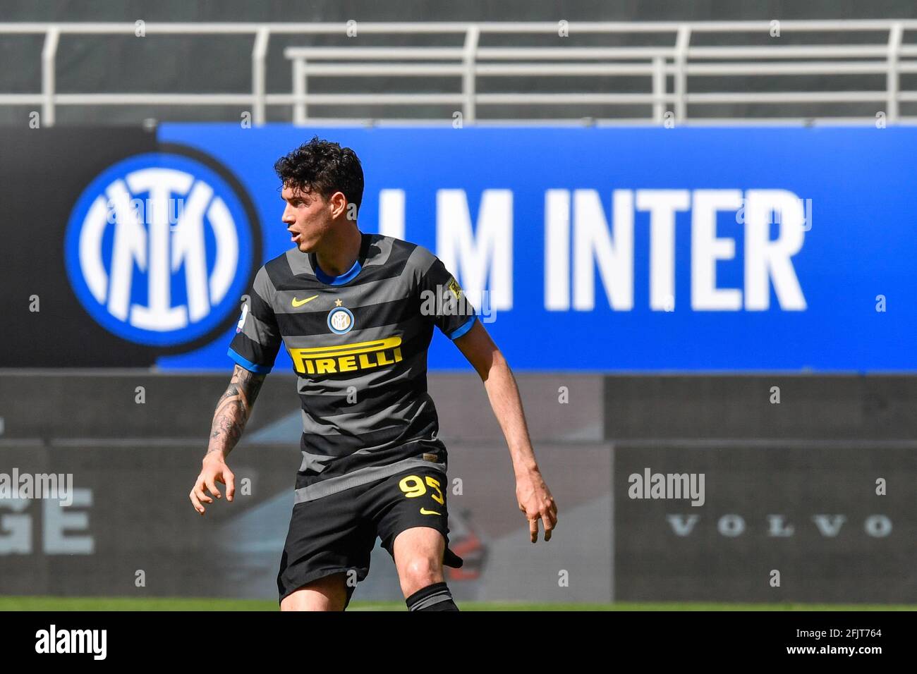 Milan, Italie. 25 avril 2021. Alessandro Bastoni (95) de l'Inter Milan vu dans la série UN match entre l'Inter Milan et Hellas Vérone à Giuseppe Meazza à Milan. (Crédit photo: Gonzales photo - Tommaso Fimiano). Banque D'Images