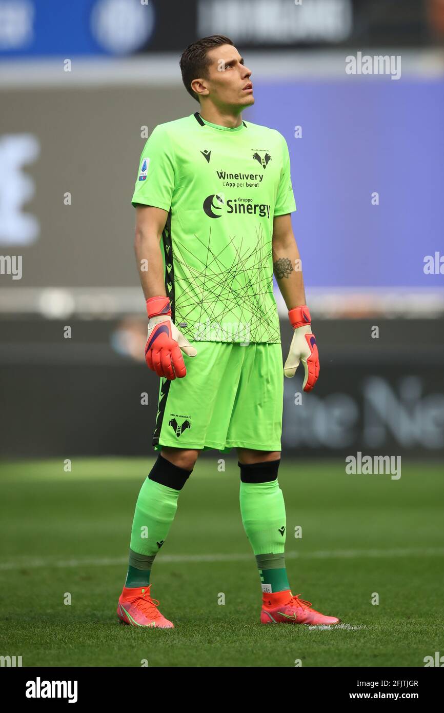 Milan, Italie, le 25 avril 2021. Marco Silvestri de Hellas Verona pendant la série UN match à Giuseppe Meazza, Milan. Le crédit photo devrait se lire: Jonathan Moscrop / Sportimage Banque D'Images