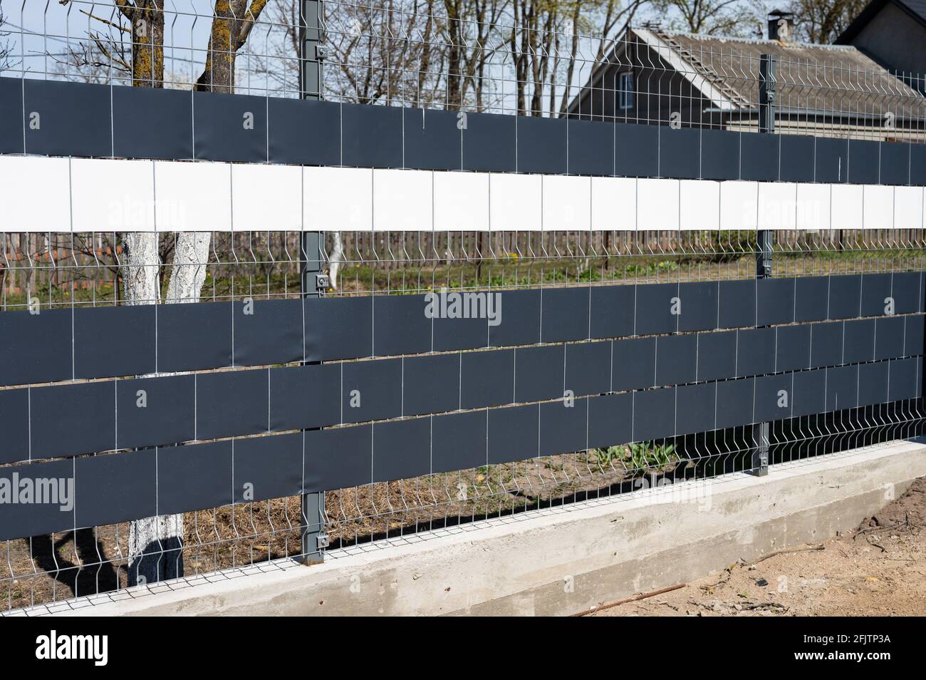 clôture métallique de rue. fabrication d'une clôture de résidus métalliques. Banque D'Images