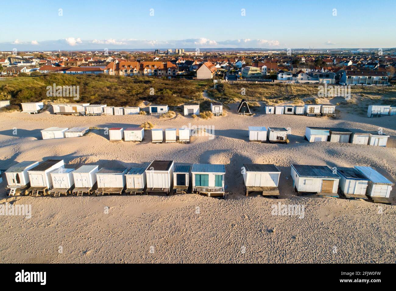 France, pas de Calais, Côte d'Opale, Sangatte Bleriot Plage, maison de wodden dans les dunes de sable Banque D'Images