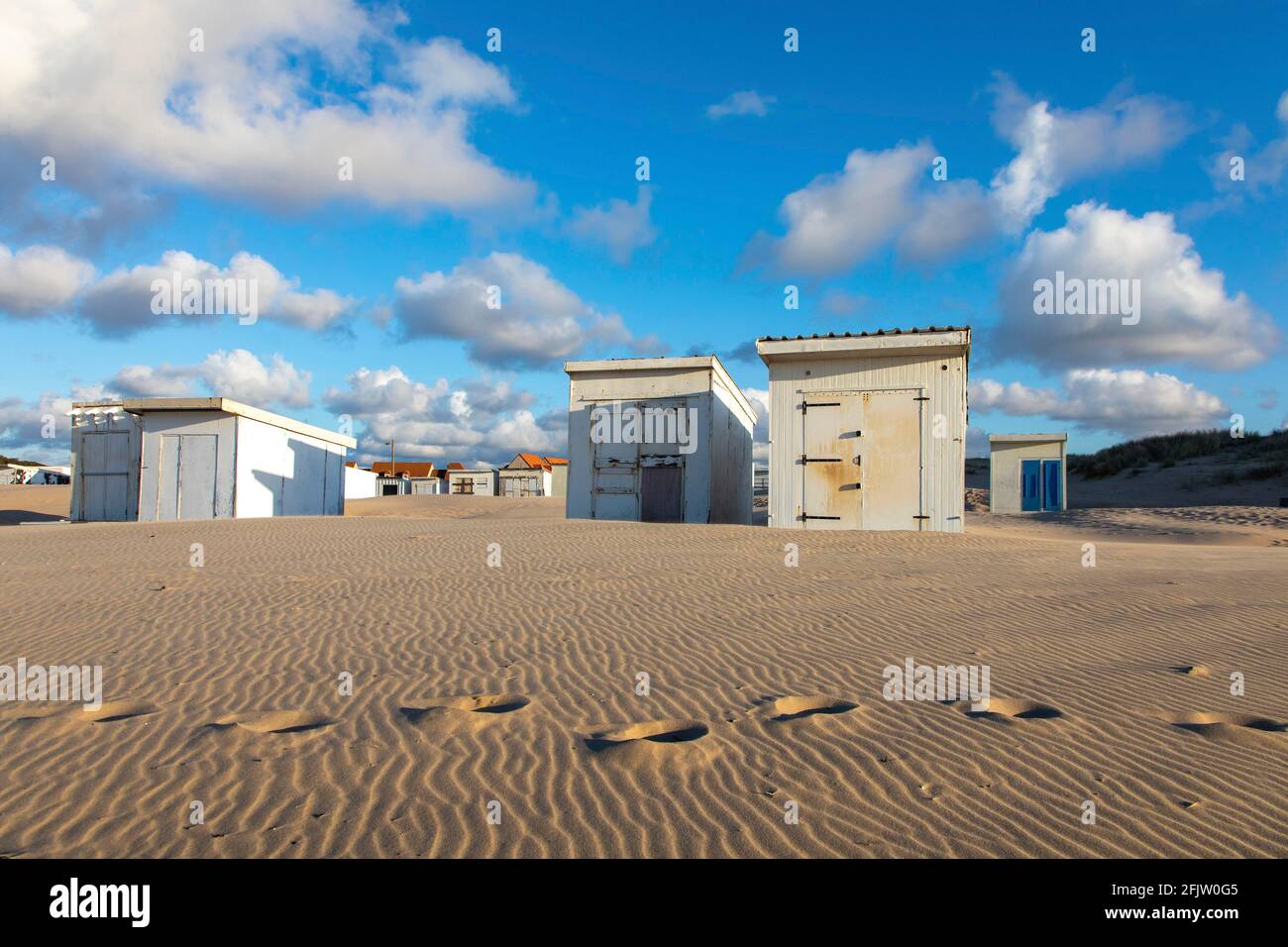 France, pas de Calais, Côte d'Opale, Sangatte Bleriot Plage, maison de wodden dans les dunes de sable Banque D'Images