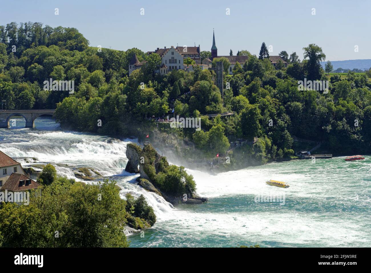 Suisse, Schaffhausen Kanton, Neuhausen, les chutes du Rhin (Rheinfall) et le château de Laufen Banque D'Images