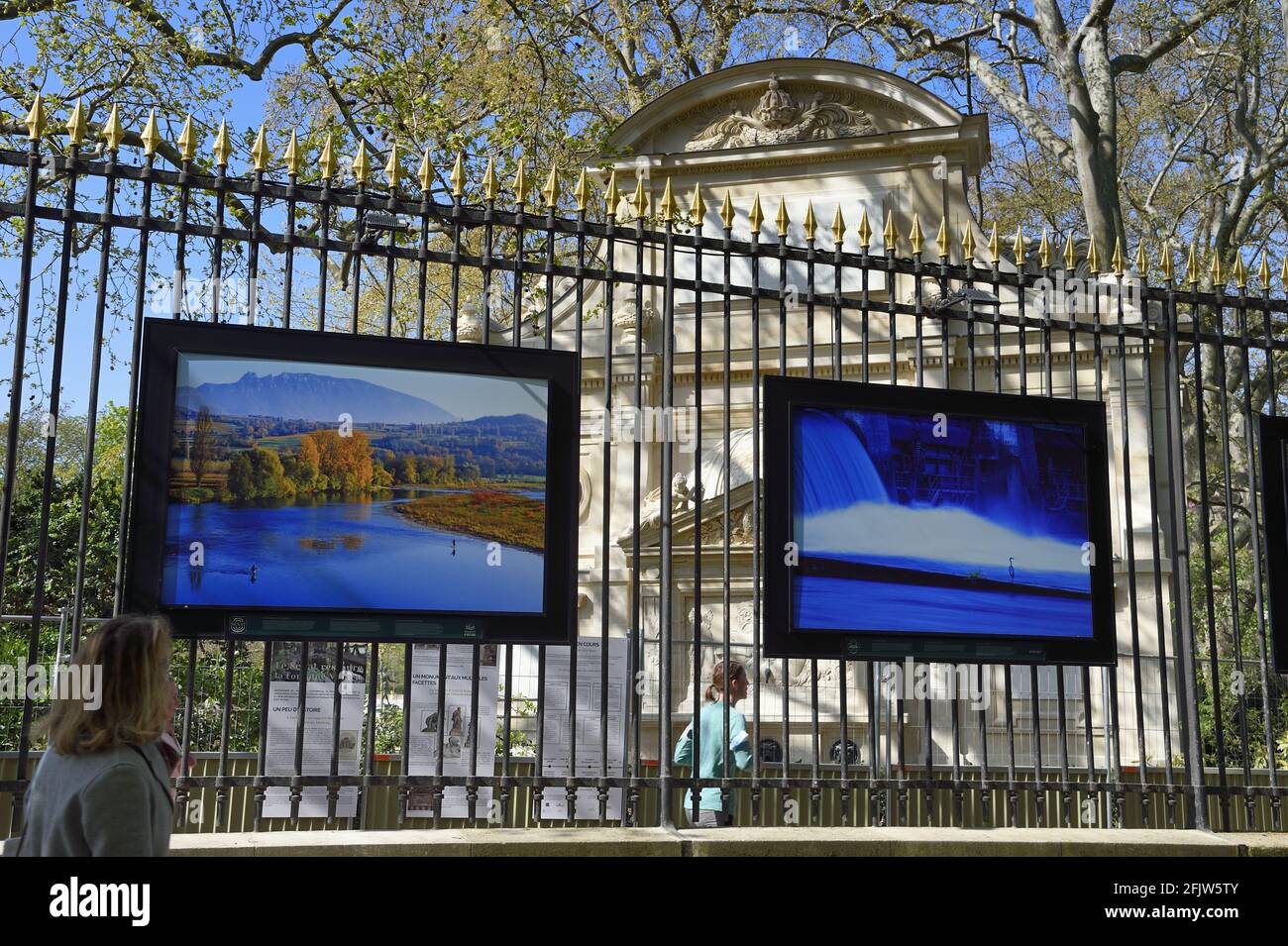 France, Paris, exposition visages du Rhône par Camille Moirenc aux portes du Palais du Luxembourg Banque D'Images