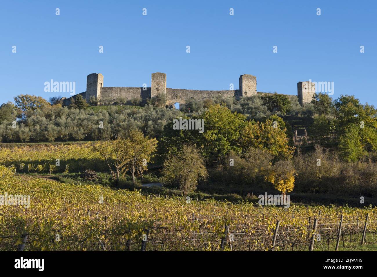 Italie, Toscane, vue sur la ville de Monteriggioni Banque D'Images