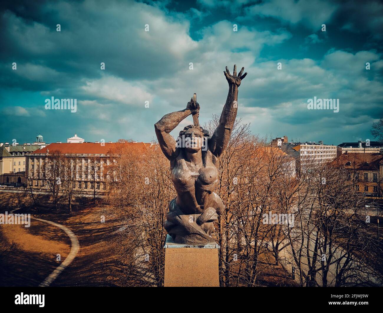 Magnifique vue panoramique sur les drones aériens du Monument aux héros de Varsovie, également connu sous le nom de Varsovie Nike, Pologne, UE Banque D'Images
