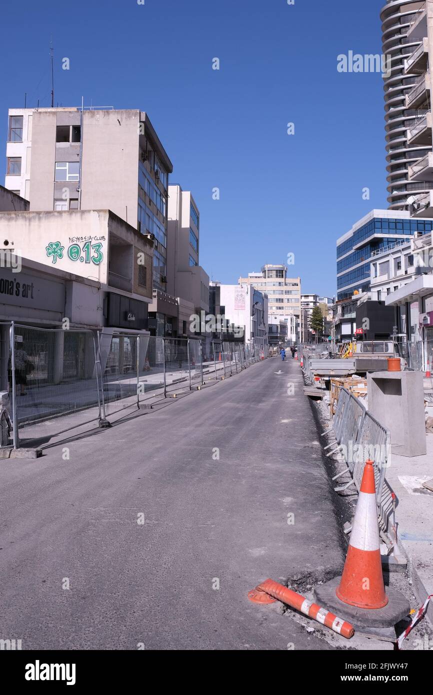 Travaux de construction de routes rue Makarioy au centre de Nicosie La capitale de Chypre Banque D'Images
