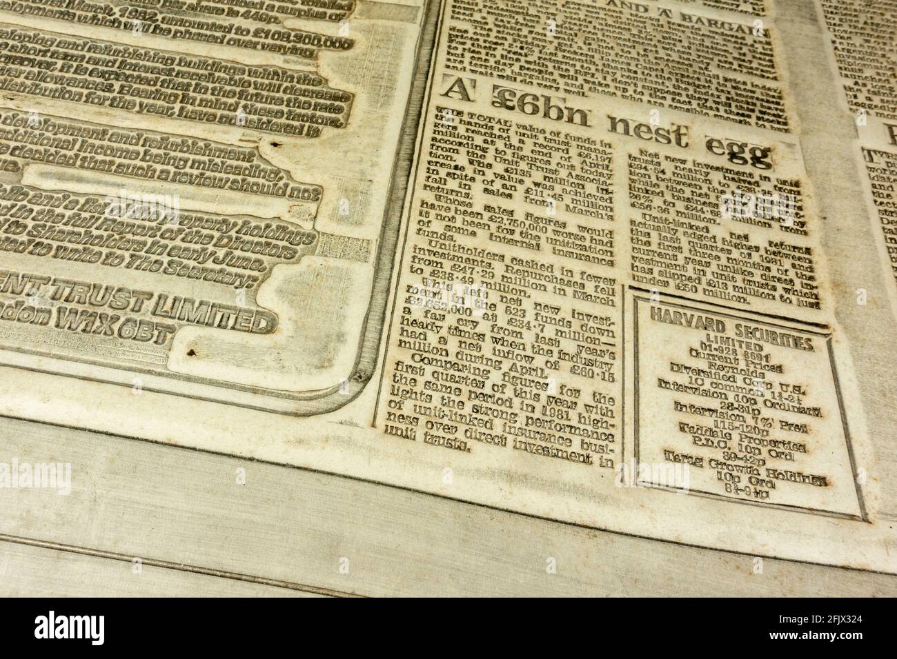 Un flong, créé dans le cadre du processus d'impression de journaux pour le journal standard (maintenant le standard de Londres) le 18 mai 1982. Banque D'Images