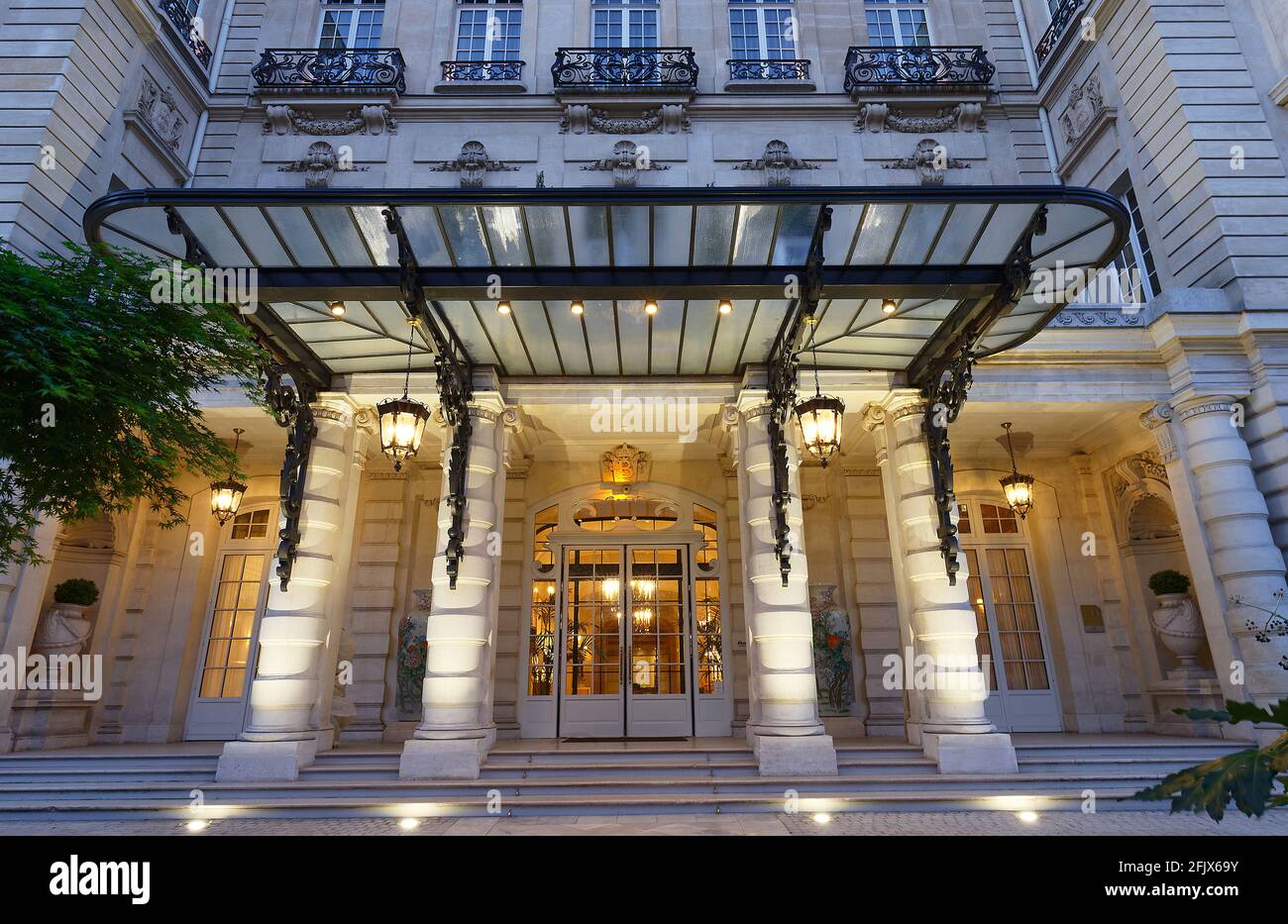 Shangri la hotel paris Banque de photographies et d’images à haute ...