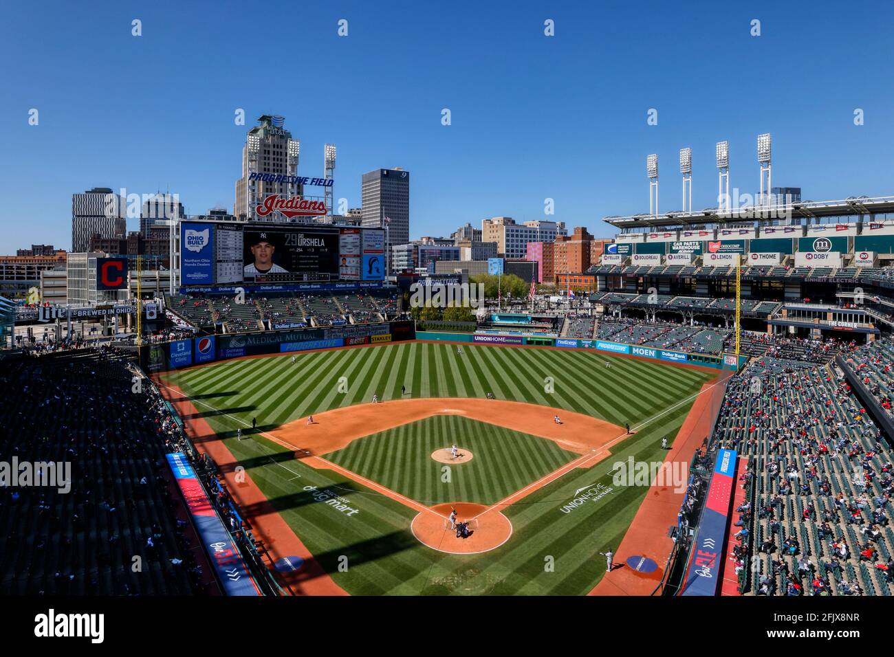 CLEVELAND, OH - AVRIL 25 : vue générale du stade de baseball lors d'un match entre les New York Yankees et les Cleveland Indians au progressive Field sur AP Banque D'Images