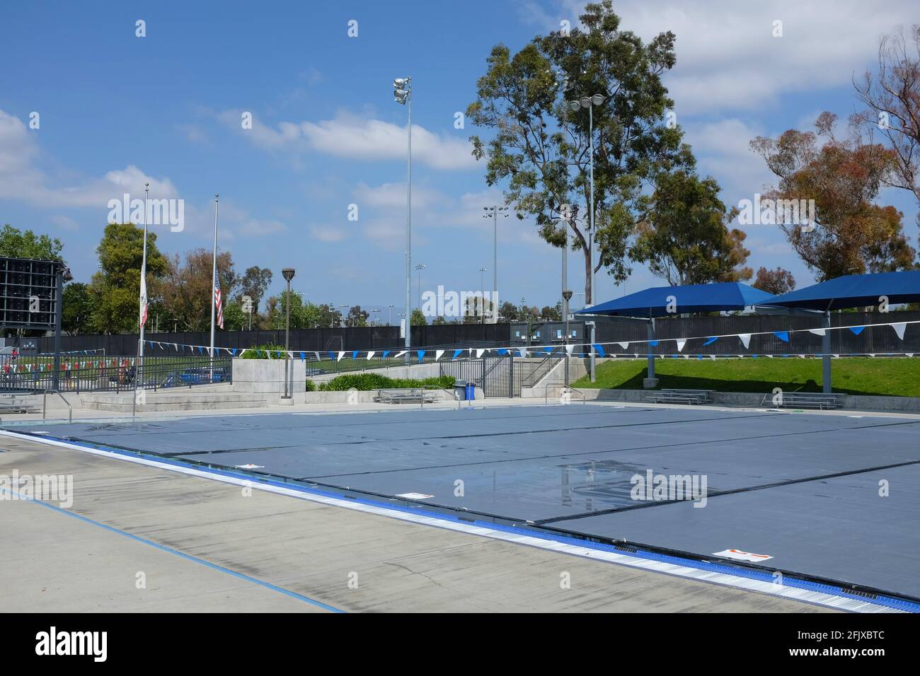 IRVINE, CALIFORNIE - 24 avril 2021 : piscines couvertes au centre aquatique Wollett Banque D'Images