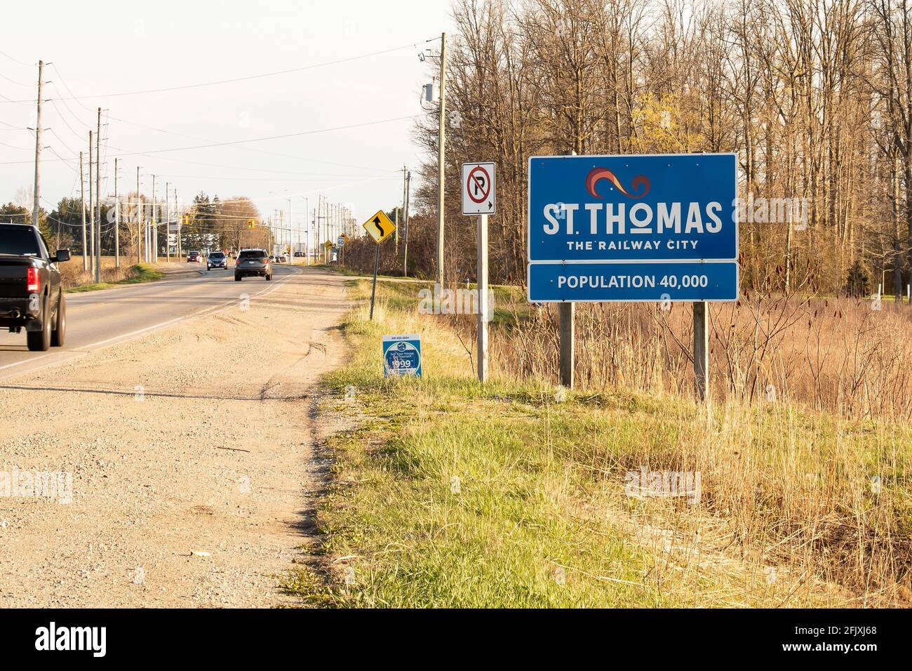 Le panneau « City of St. Thomas » se trouve à la limite de la ville sur Highbury Avenue. Population 40 000. Slogan « ville ferroviaire ». St. Thomas, Ontario, Canada Banque D'Images