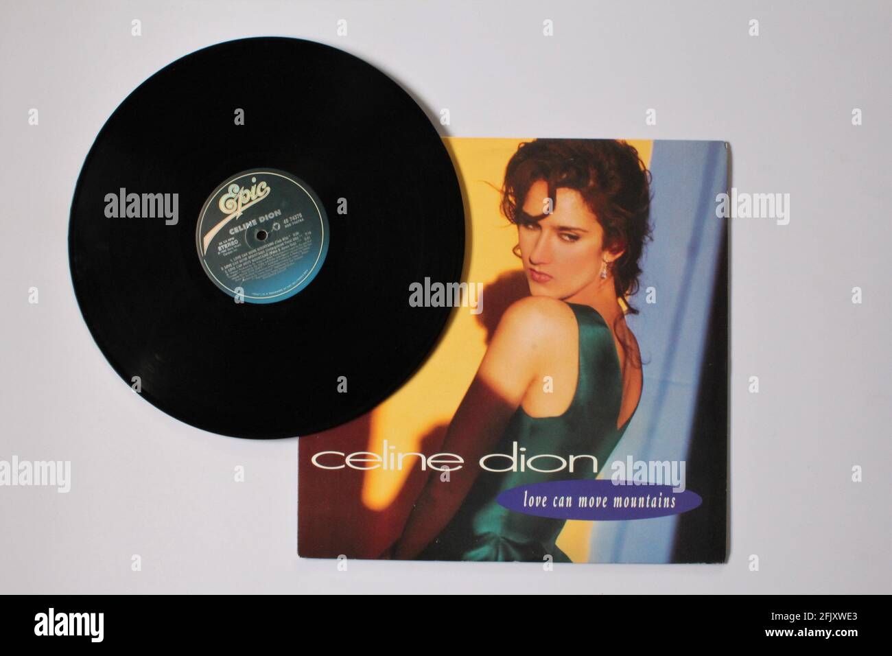 Pop, gospel et soul artiste, Céline Dion album de musique sur disque vinyle LP disque. Intitulé: L'amour peut déplacer les montagnes Banque D'Images