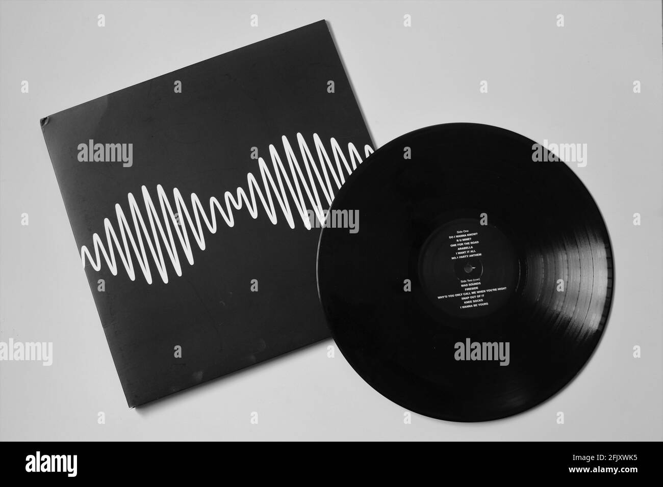 Groupe Indie Rock, album de musique Arctic Monkeys sur disque vinyle LP. Intitulé : AM Banque D'Images