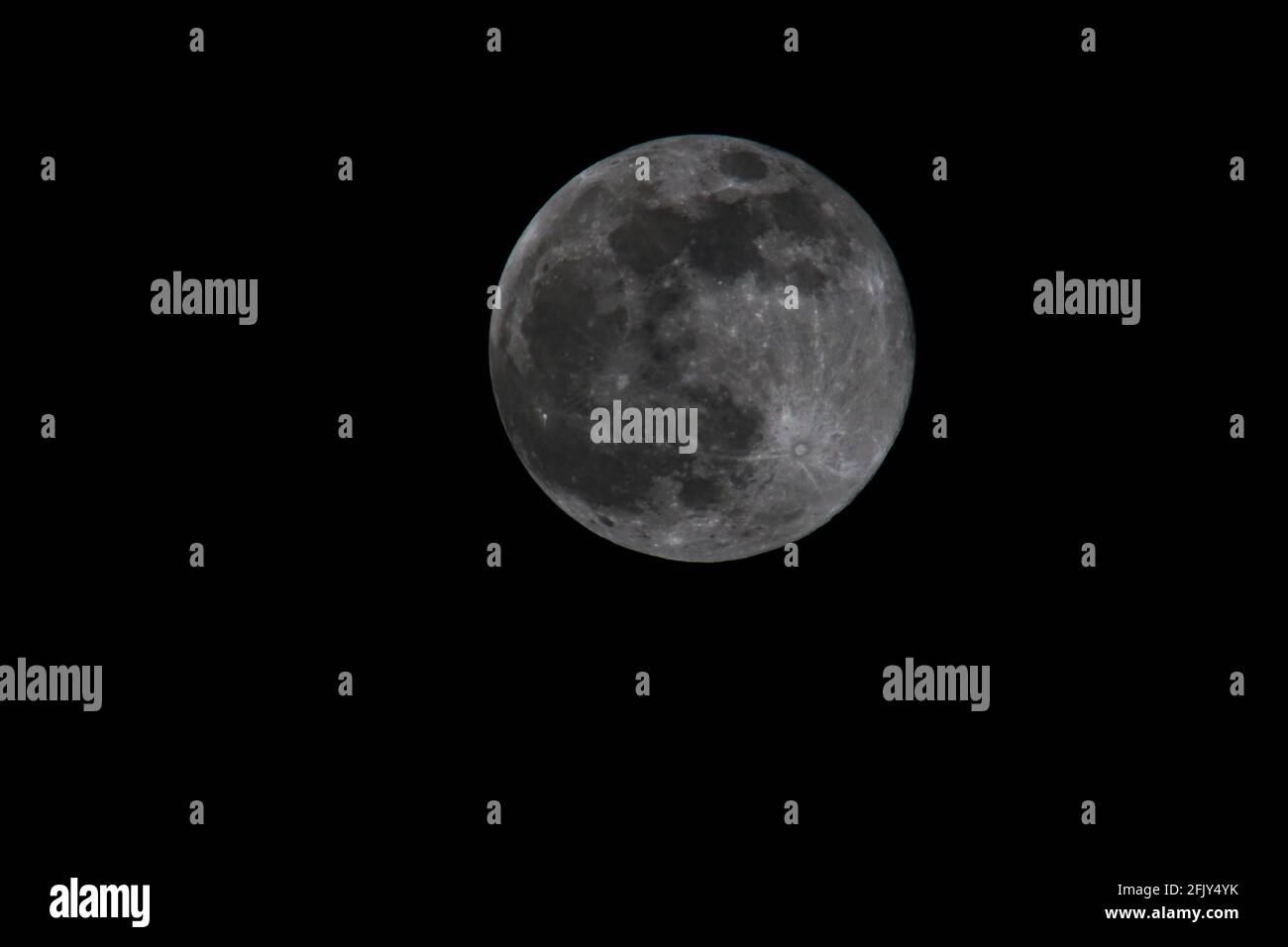Pleine lune « rose » Banque D'Images