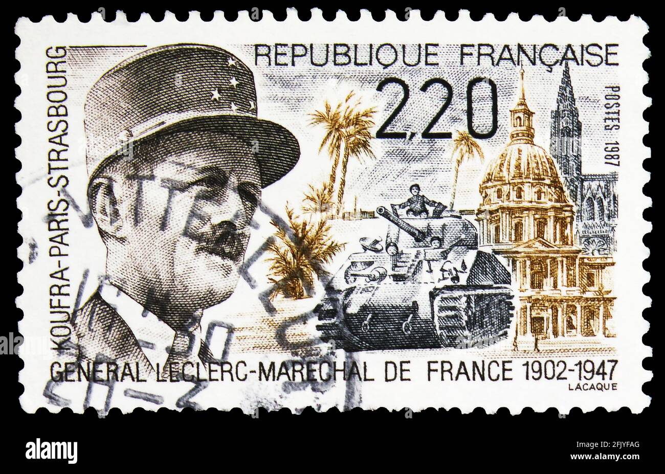 MOSCOU, RUSSIE - 27 SEPTEMBRE 2019 : timbre-poste imprimé en France montre le général Leclerc (1902-1947) - Paris-Strasbourg-Kufra, célèbre série de personnes, Banque D'Images