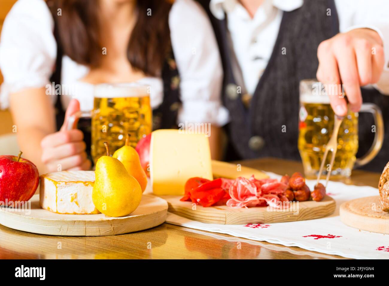 repas-dans-les-alpes-banque-de-photographies-et-d-images-haute