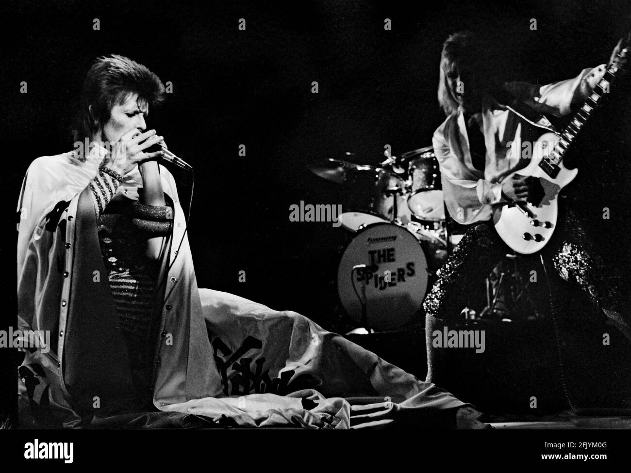 LONDRES : David Bowie se produit en direct sur scène au Earls court Arena le 12 1973 mai lors de la visite Ziggy Stardust (photo de Gijsbert Hanekroot) Banque D'Images