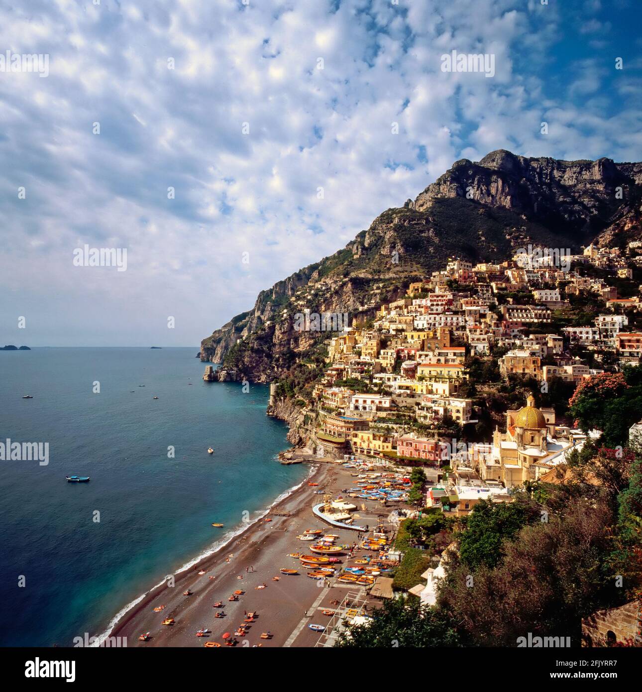 Vue sur Positano sur la côte d'Amalfi en Italie Banque D'Images
