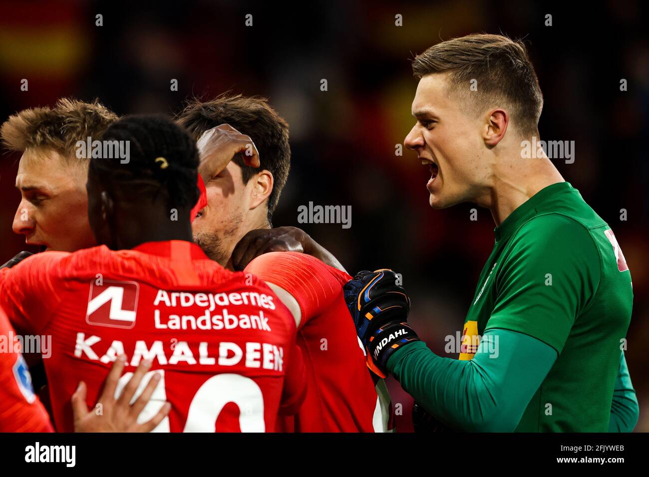 Farum, Danemark. 26 avril 2021. Peter Vindahl Jensen (1) du FC Nordsjaelland célèbre le but de Simon Adingra lors du match 3F Superliga entre le FC Nordsjaelland et le FC Midtjylland en droit de Dream Park à Farum. (Crédit photo : Gonzales photo/Alamy Live News Banque D'Images